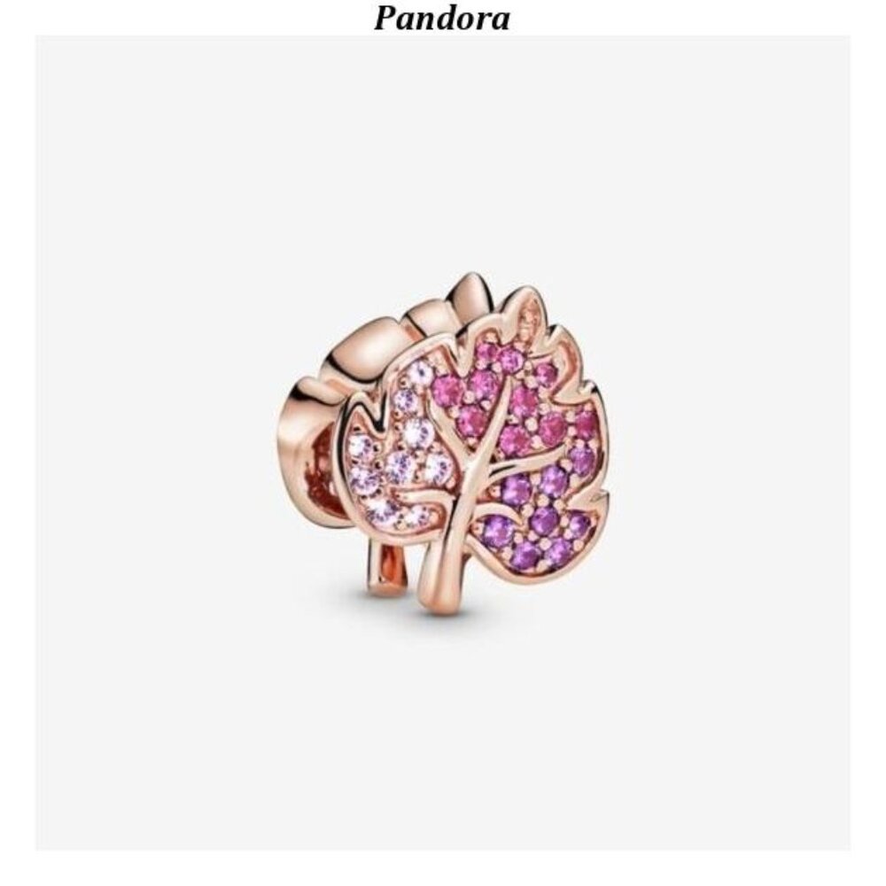 Sparkling Pav?? Leaf Charm